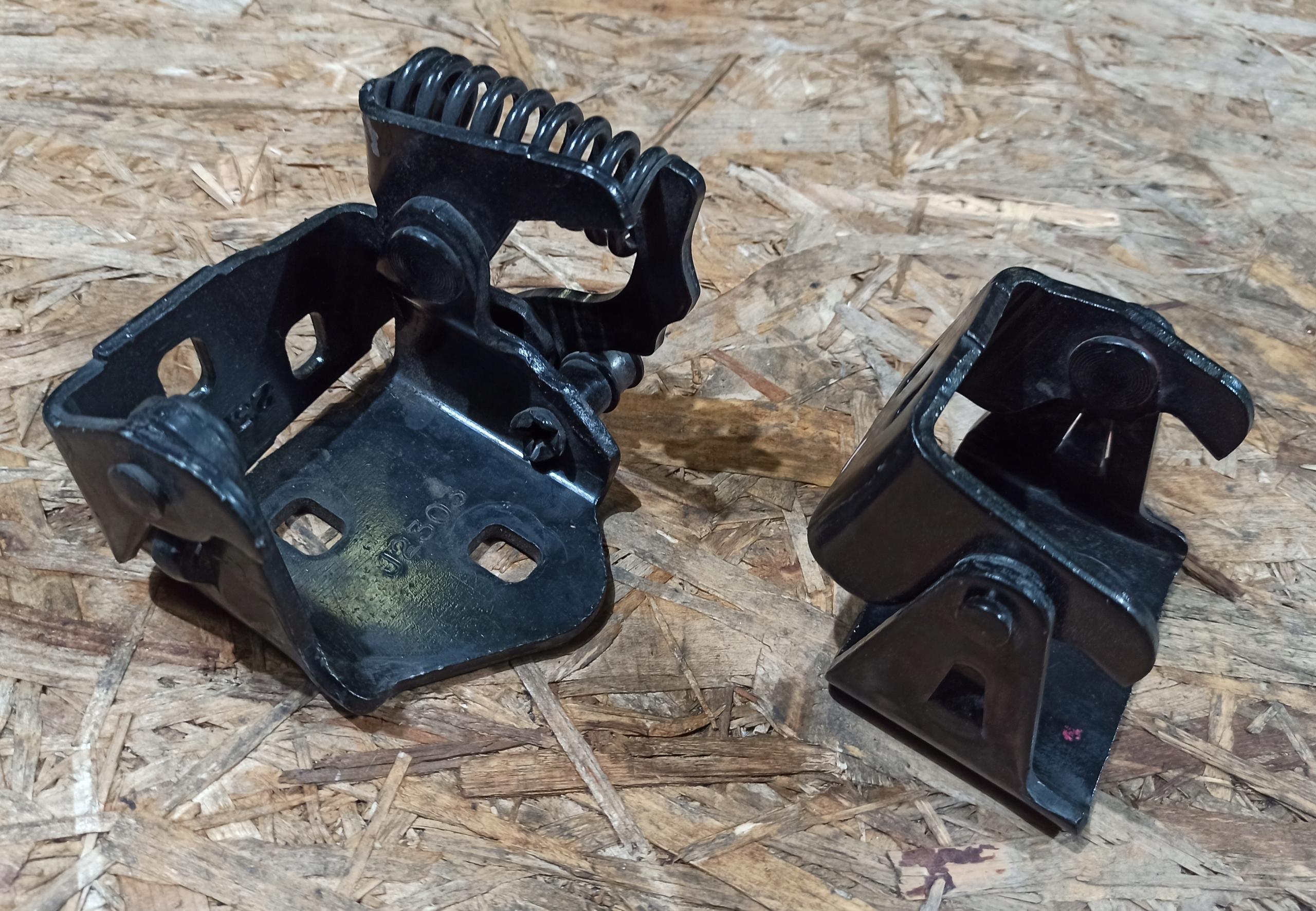 J2303 - Дверные петли Corvette C6 правая сторона правая