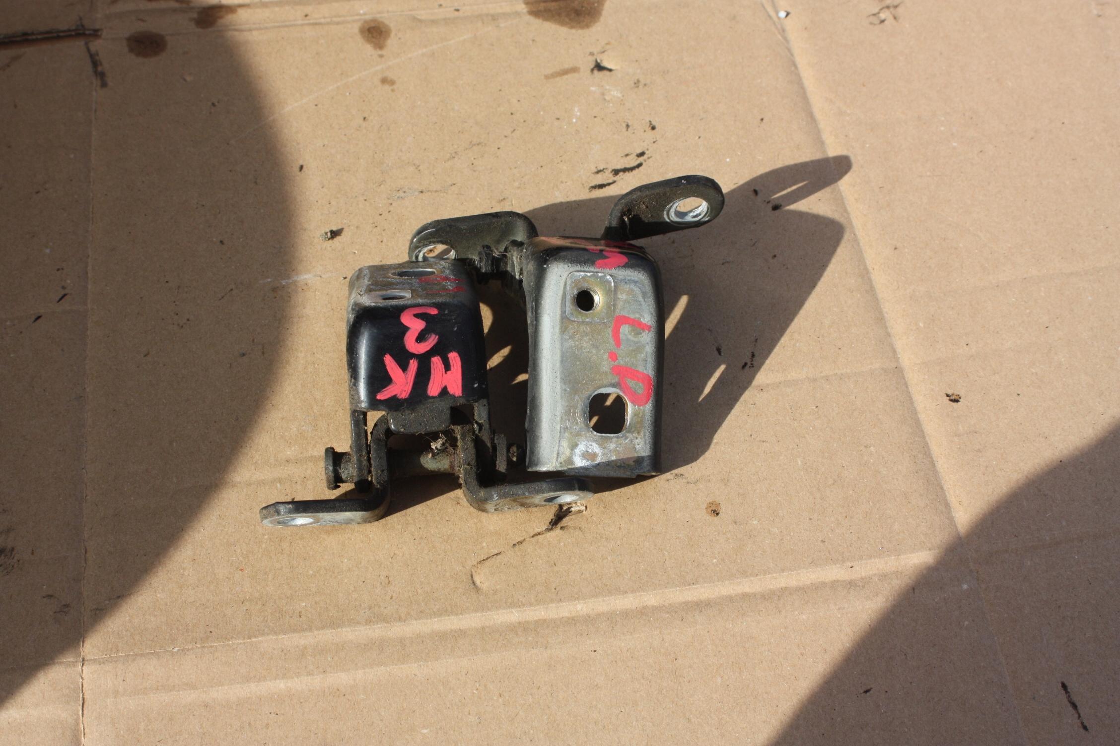 Дверні петлі лівий передній Mondeo MK3 Lift