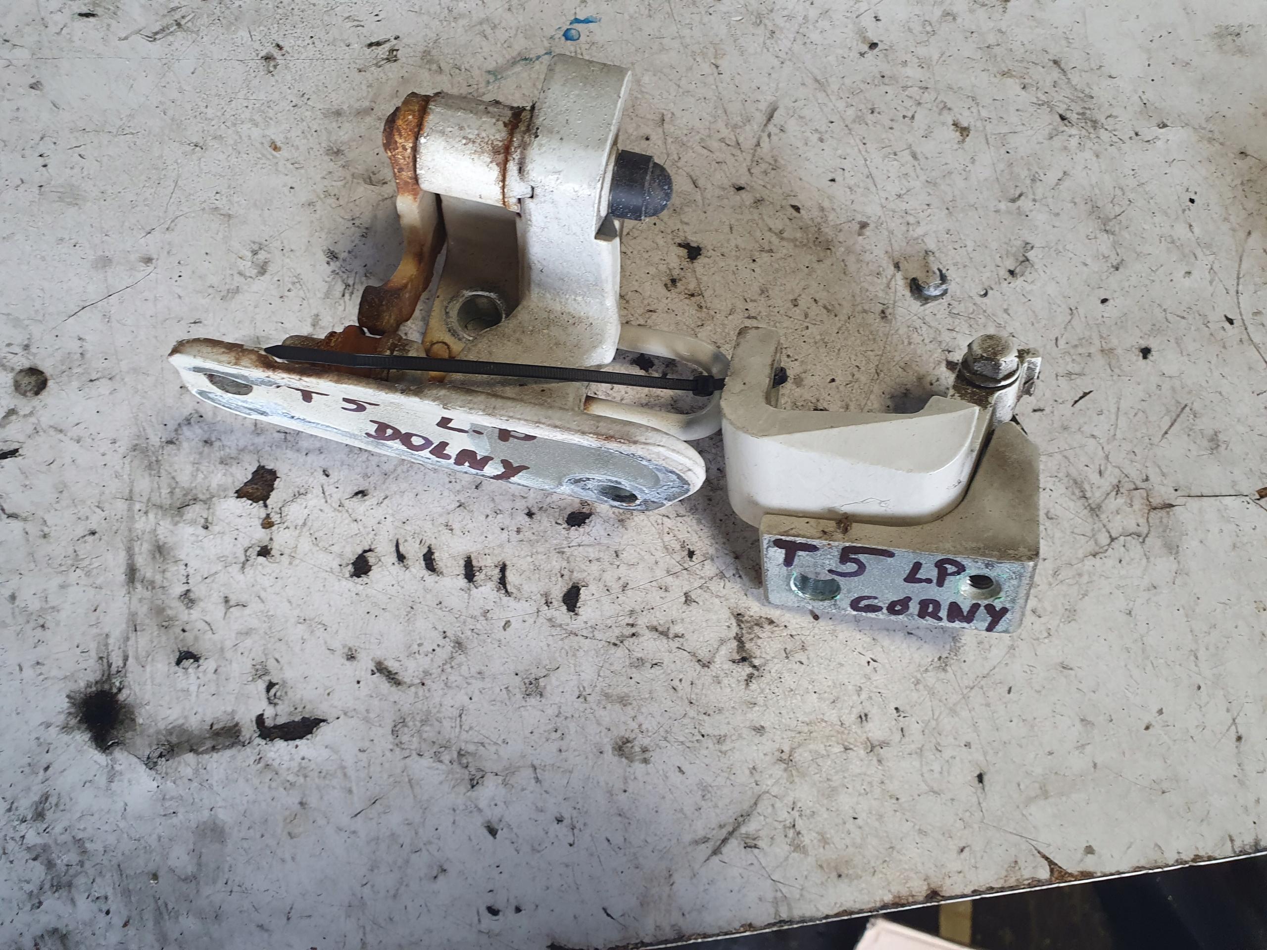 Дверные петли левая передняя верхняя нижняя VW T5