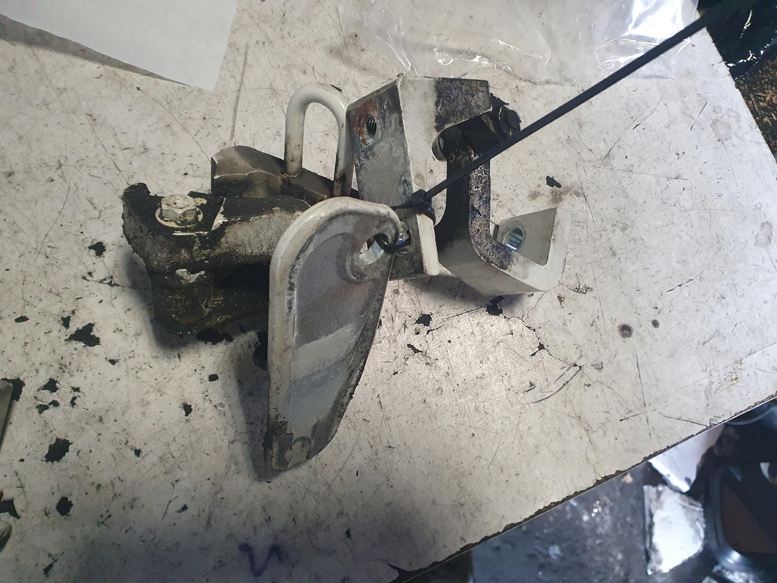 Дверні петлі ліва передня верхня нижня VW T5