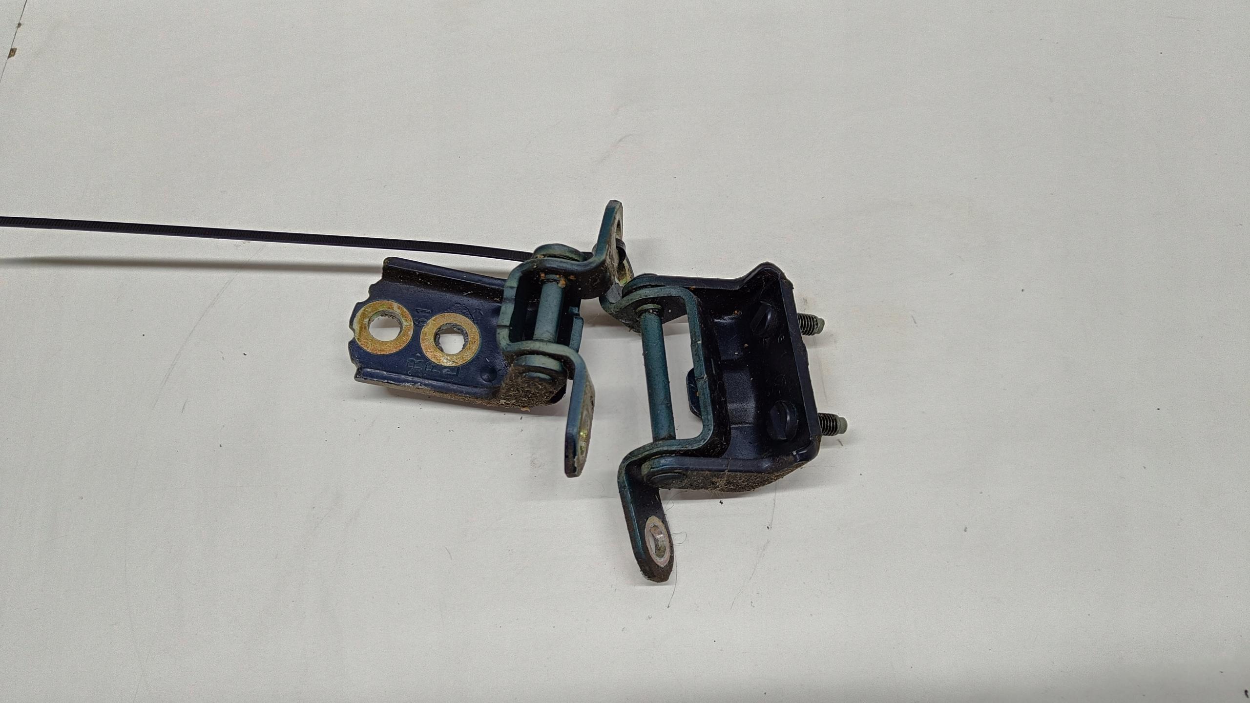 Петлі лівий задній для NISSAN MAXIMA A34 03-06