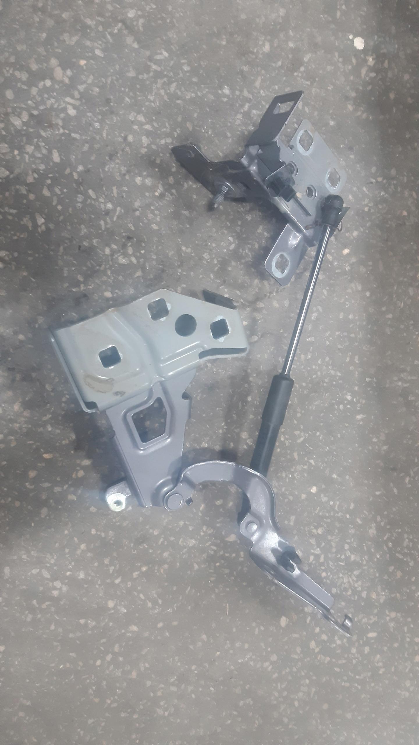 Петлі правий шарнір капота VIVARO B TRAFIC III