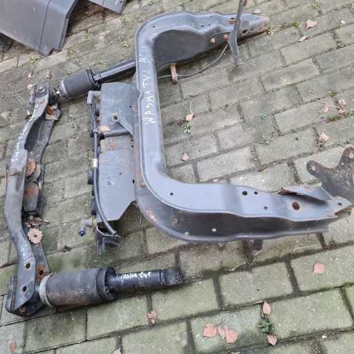 504028044 504008076 - Подвеска салона, задний балок trakker strralis