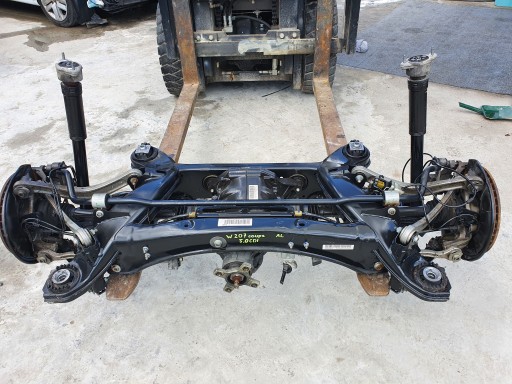 Mercedes e задня підвіска класу в 207 купе