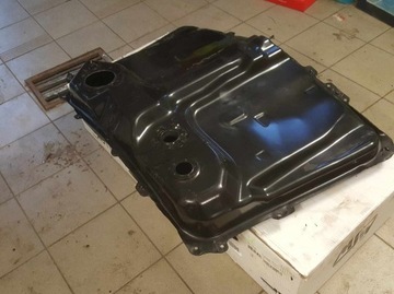 Паливний бак -Toyota RAV4 II 2000-2005