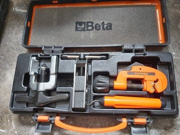 Набор для развальцовки фланцев медных труб.