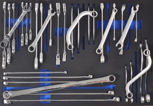 Набор специальных рожковых ключей.