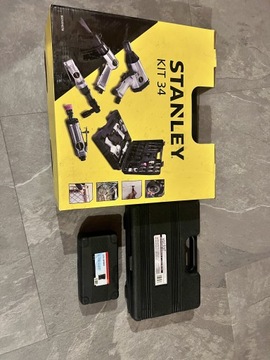 Набор ударных гайковертов STANLEY, а также головки и адаптеры.