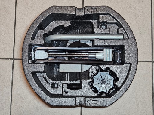 6V0012115 - Набор инструментов Skoda Fabia III-подъемник-пенополистирол в колесе 14