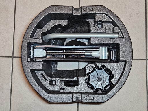 6V0012115 - Набор инструментов для Skoda Fabia III — домкрат — пенопласт в колесе 14 дюймов — НОВИНКА!