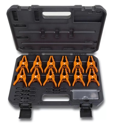 Набор из шести пар клещей для обжима проводов (12 предметов).