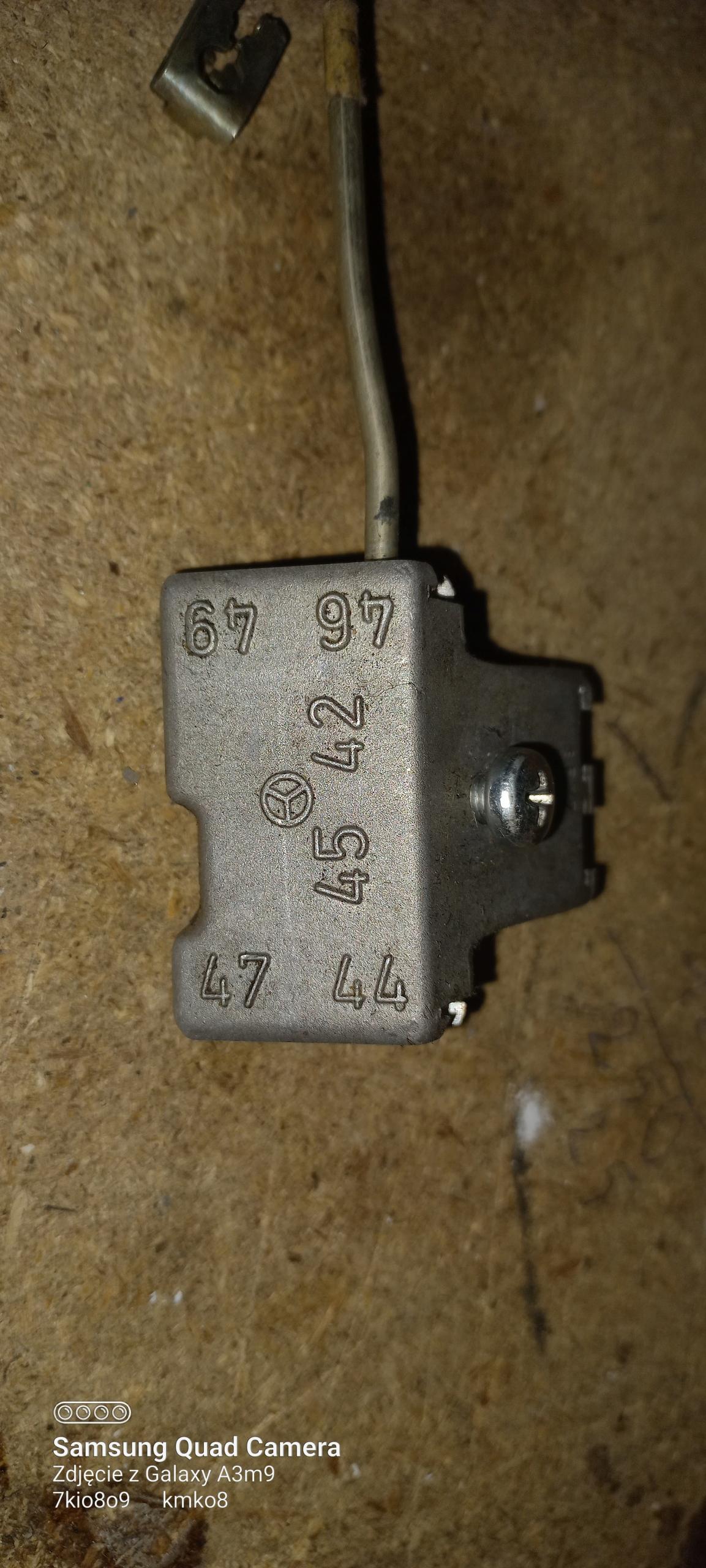 1298000022 - Роз'єм розподільника циліндрів даху Mercedes R129