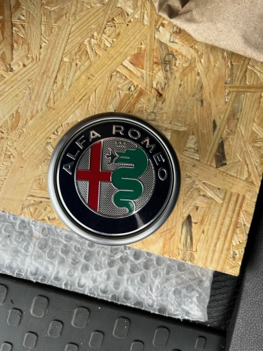 Значок емблеми Alfa romeo Giulia STelvio