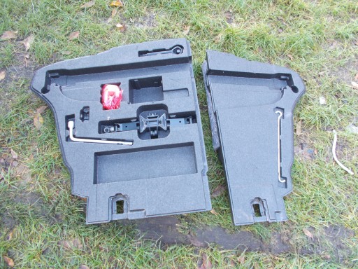 Амортизатор багажника Prius IV