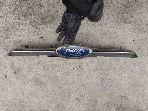 Передня решітка з емблемою Ford Fiesta MK 6 BA61-8200-AA