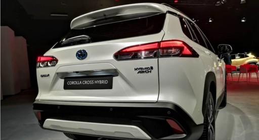 Дупа сонячний дах чверть панорама тойота королла крос