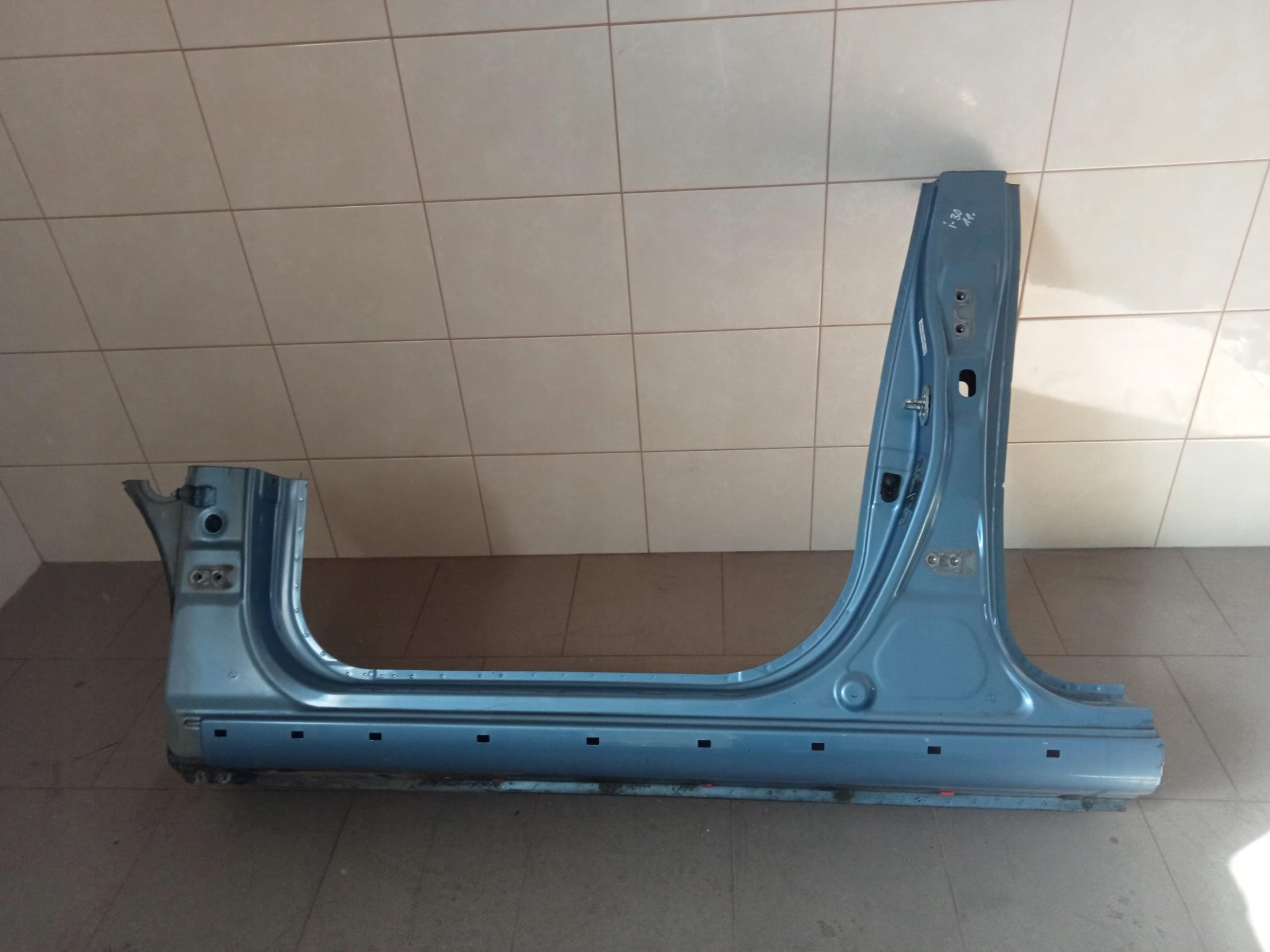 Hyundai i30 и 07-12 левый порог стойки XAF