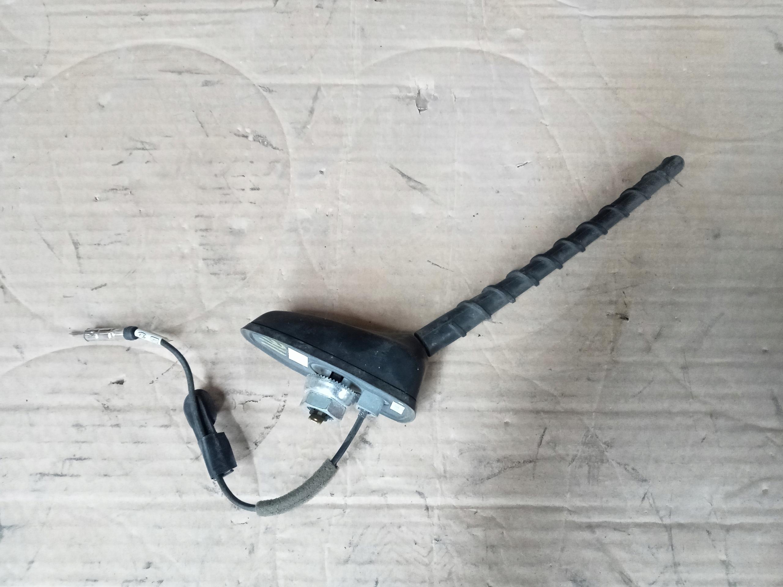 Hyundai i40 11-17R антенна на крышу