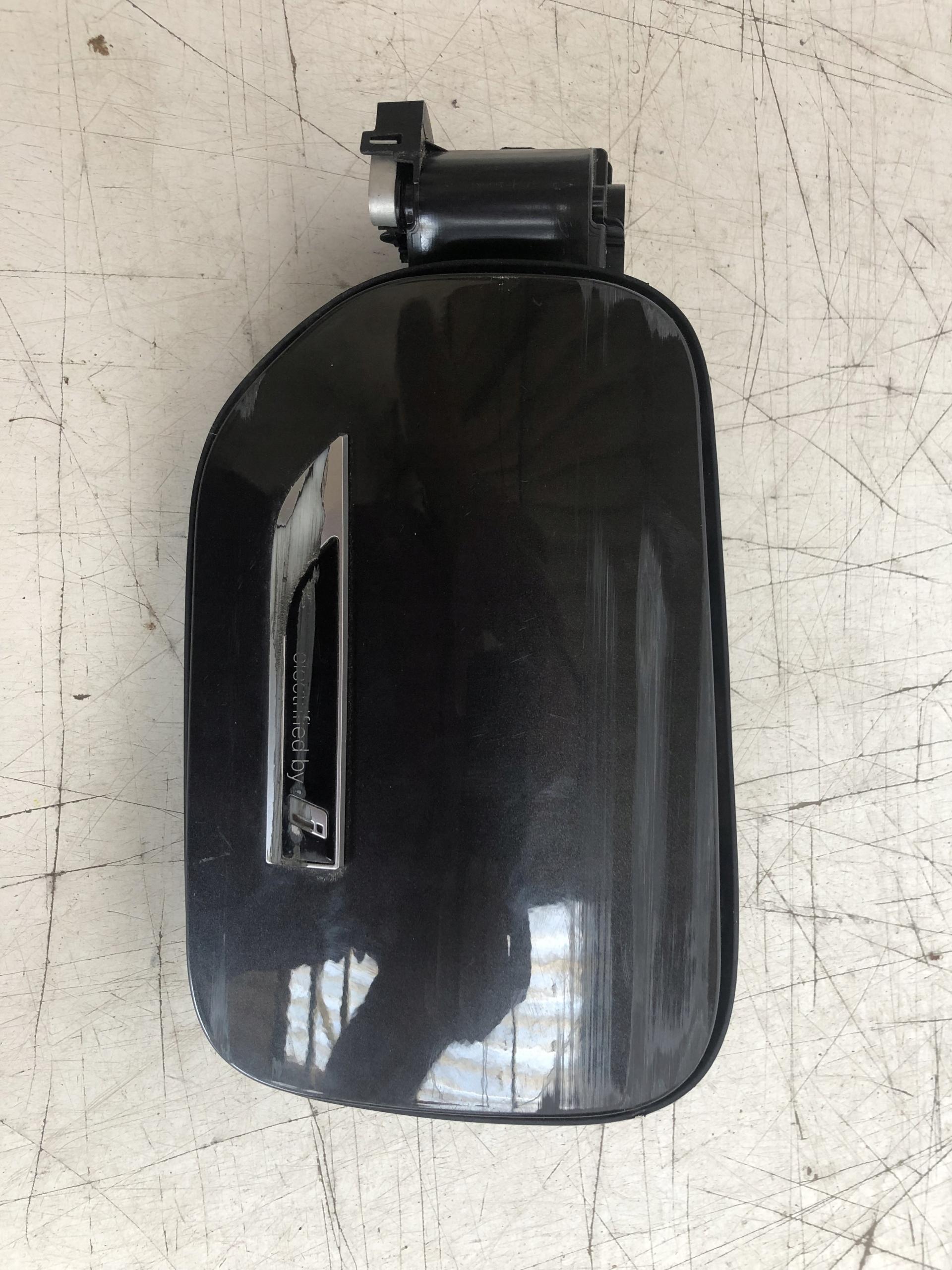 1 - кришка зарядного пристрою bmw G30 31