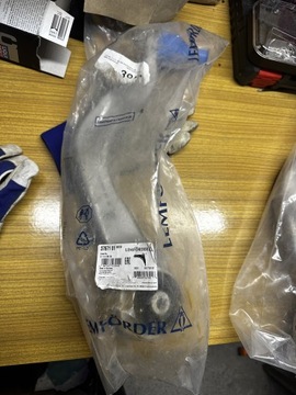 Рычаг подвески Lemforder 37672 01