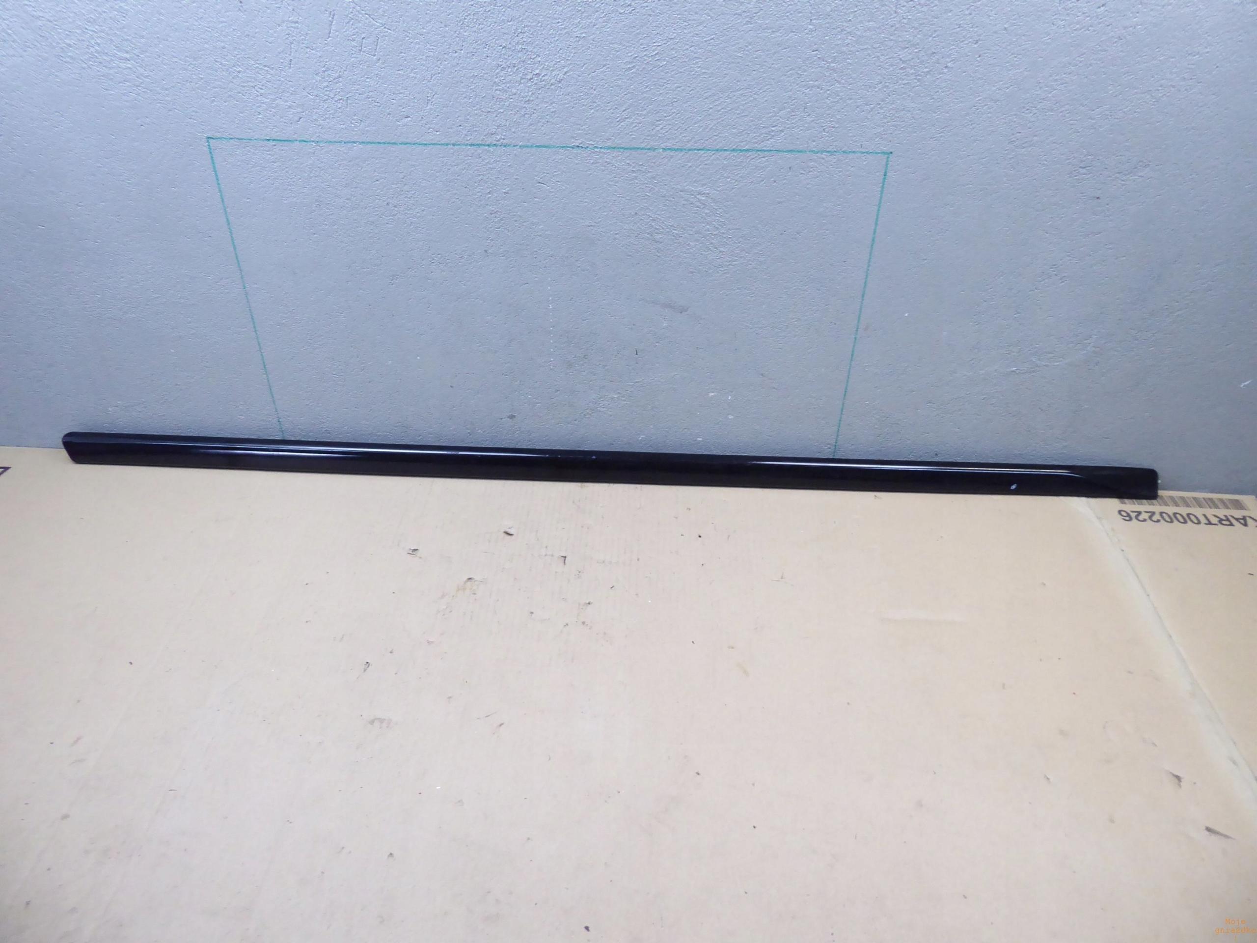 Молдинг правой передней двери CITROEN C2 черный лак