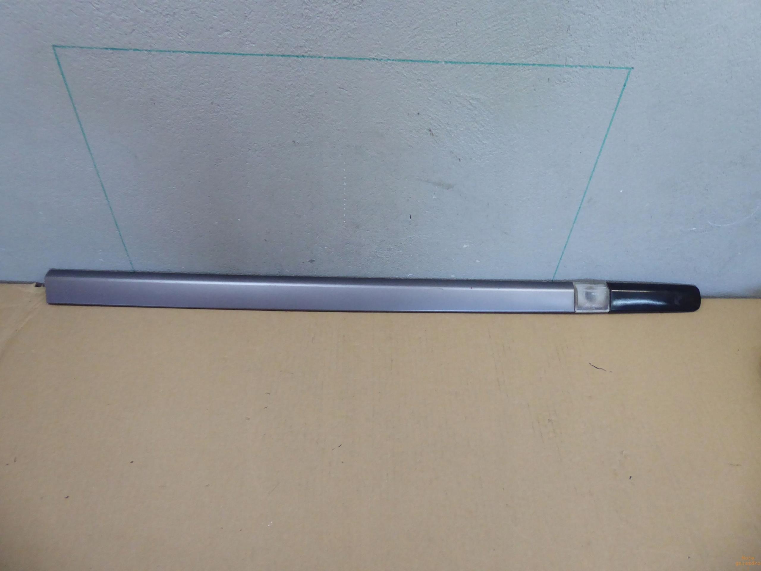 Молдинг правой передней двери RENAULT CLIO III 5D