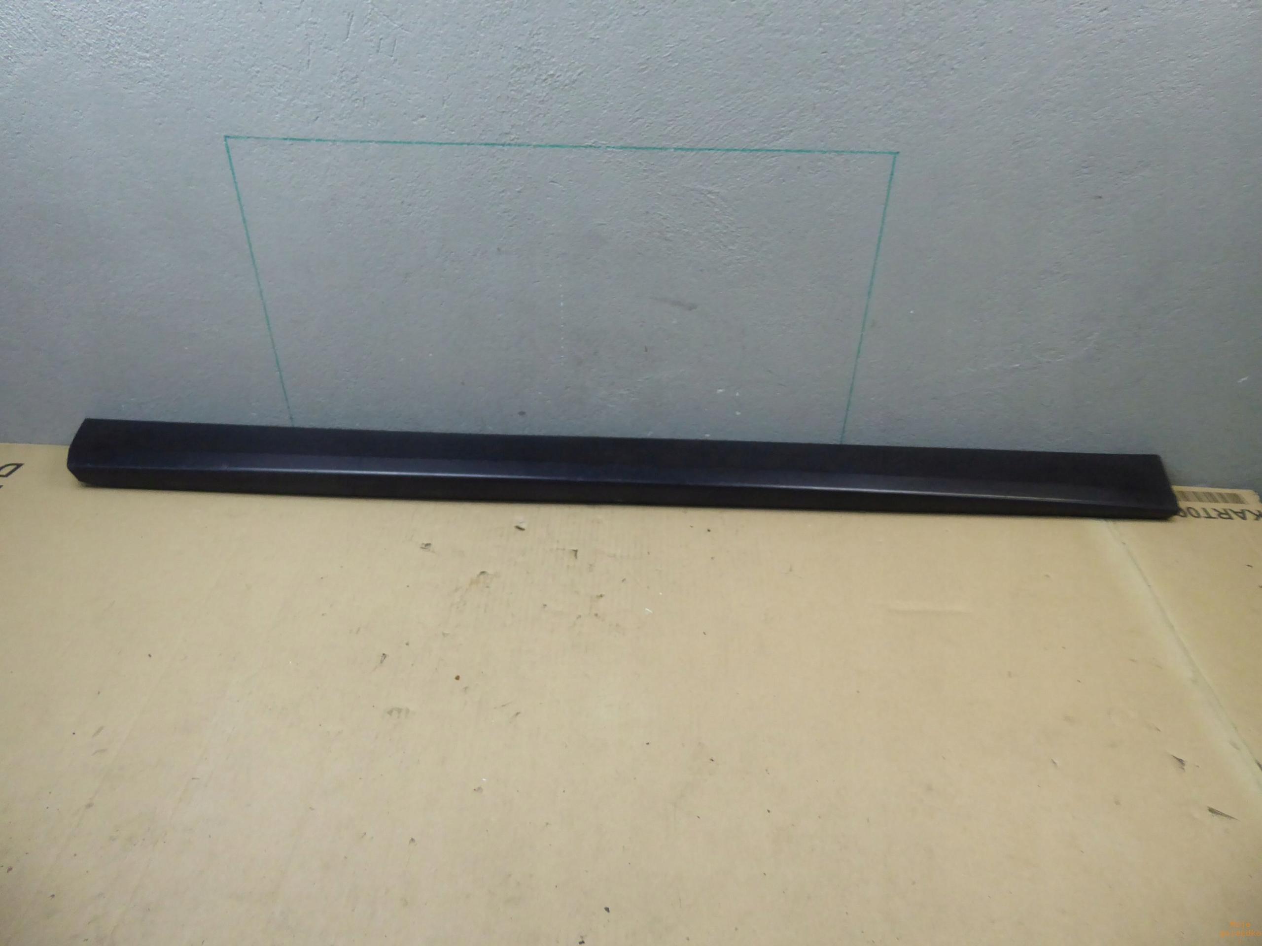 Молдинг правый передний CITROEN C4 и матовый черный 3 двери