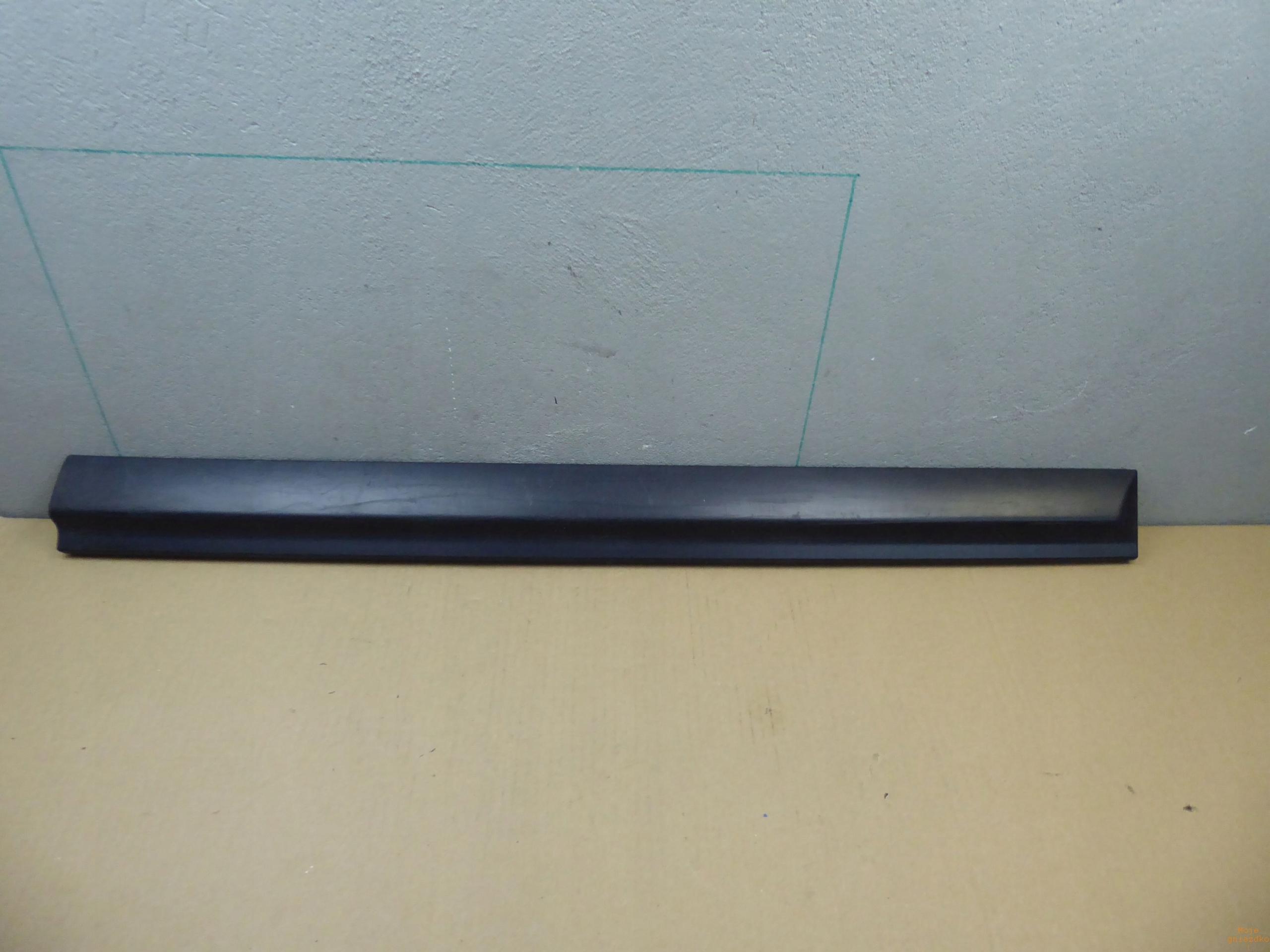 Молдинг правый передний CITROEN C4 и матовый черный 5 дверей