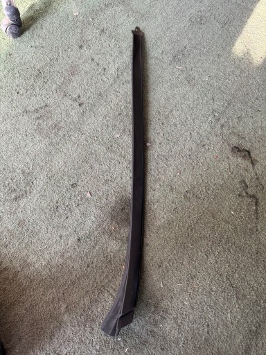 261297 - Мерседес 1676906306 планка лівого скла