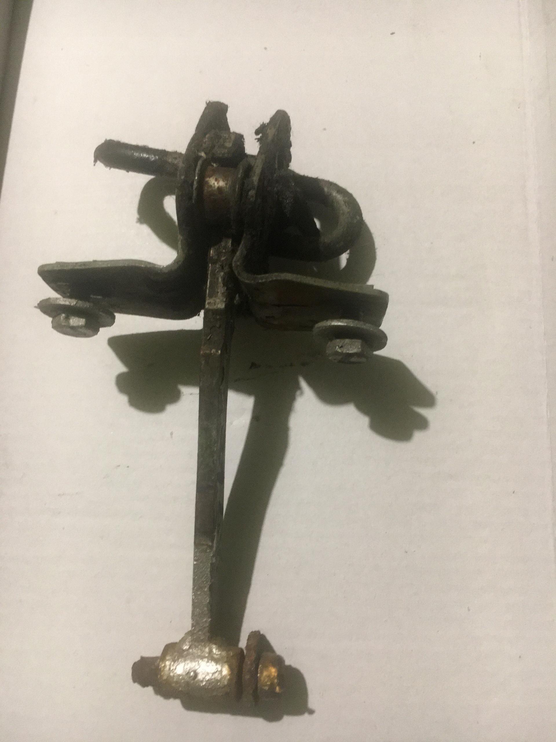 Обмежувач лівих дверей Bmw E21