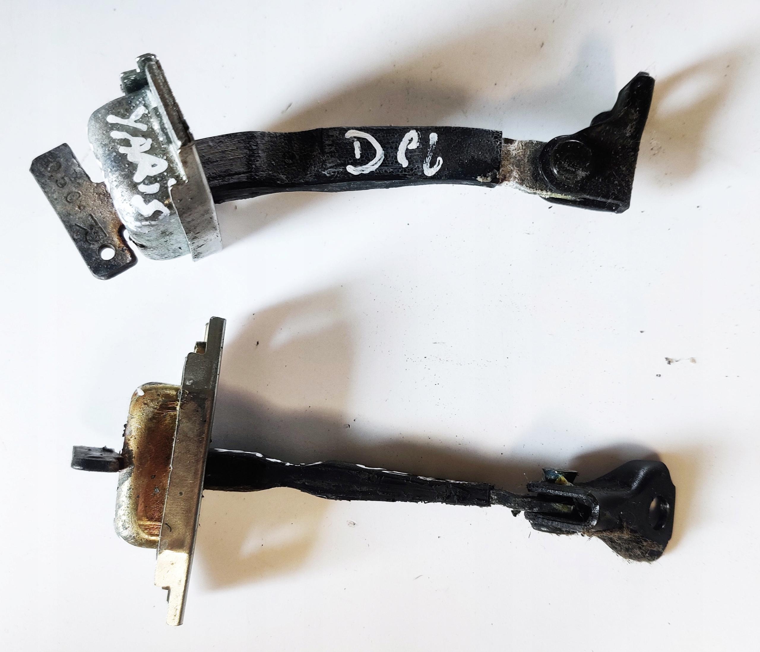 Ограничитель двери передний левый правый Yaris VERSO