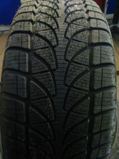 Покрышка 215/55r17 Бриджстоун ЛМ-32