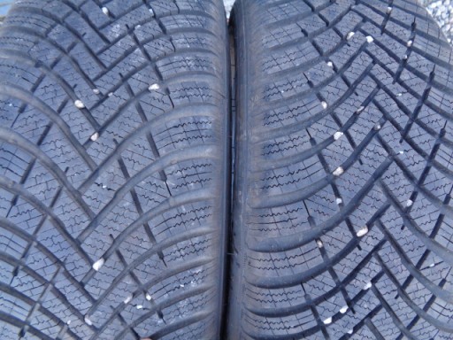 Шины Hankook 225/55/17 зимние как новые 8мм 2023г.