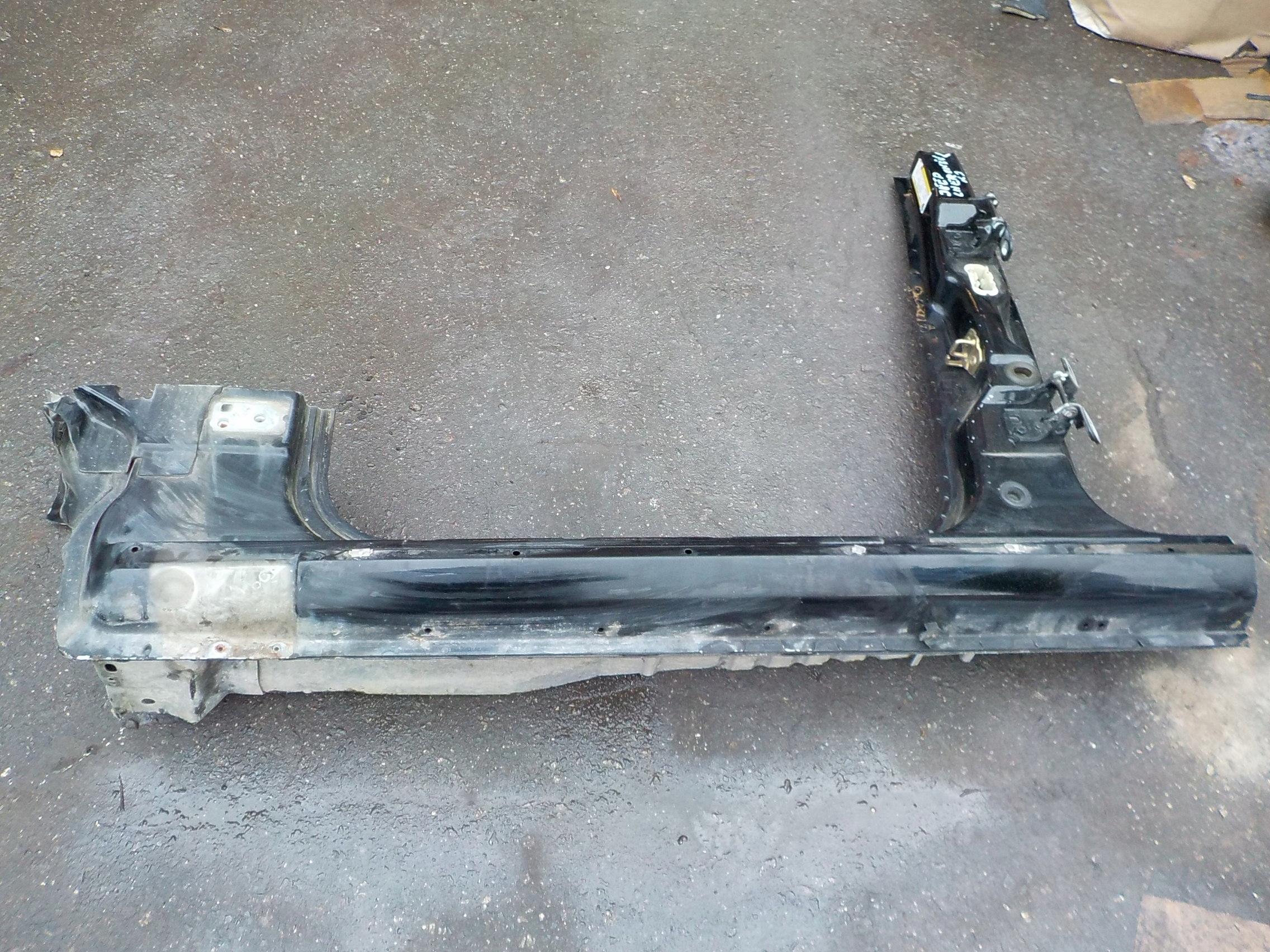 05083300AA - поріг ліва стійка jeep cherokee KJ 2005