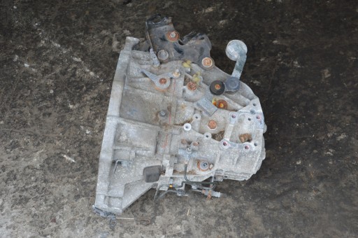 111000 - коробка передач toyota yaris III 1.33 2015