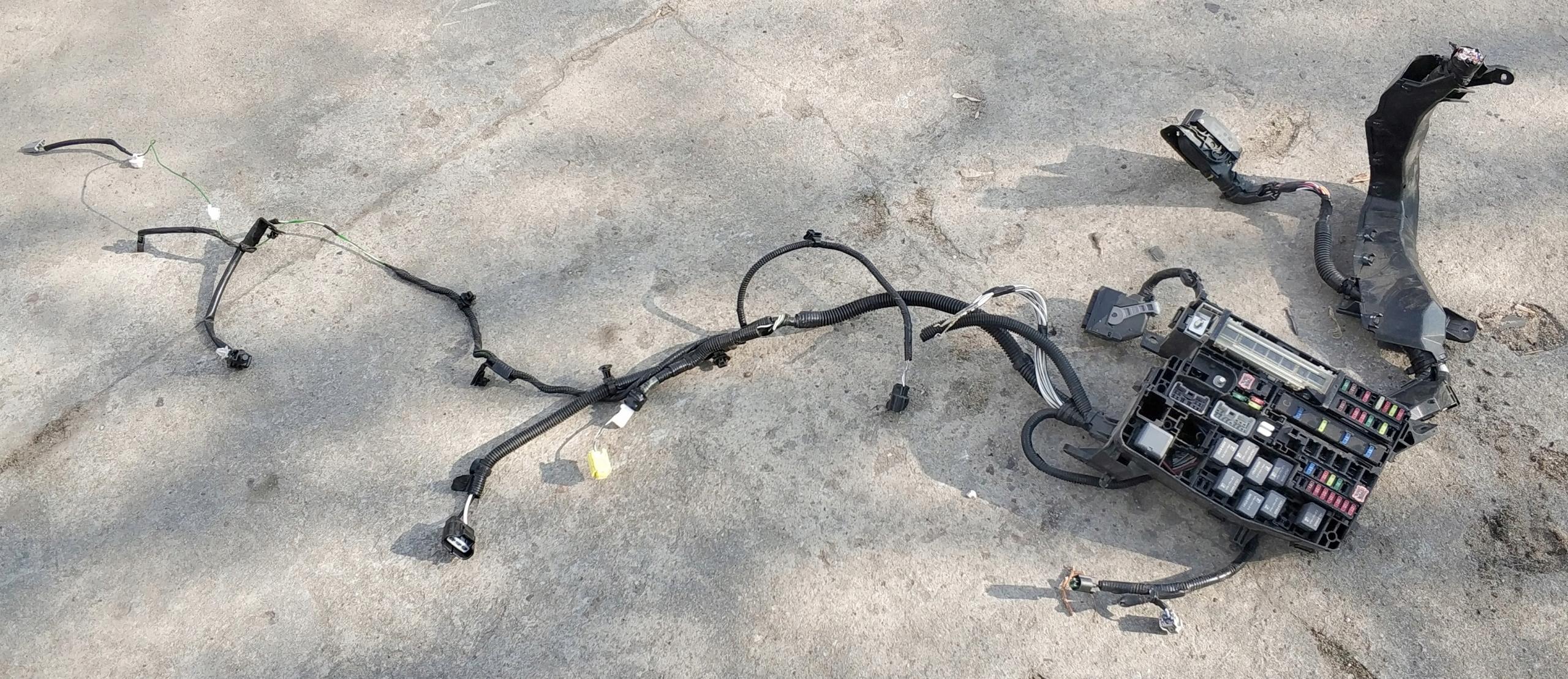 T27 16V - блок запобіжників TOYOTA AVENSIS T29 1,8 VVTI