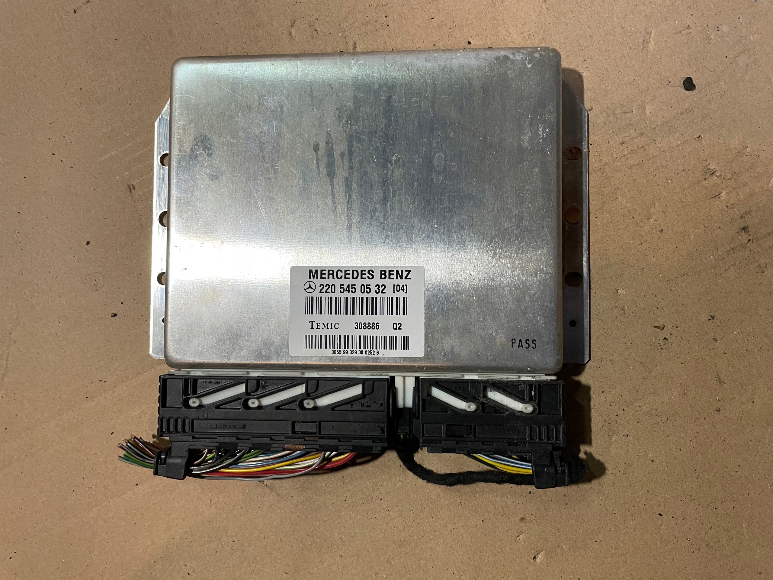 Блок управління підвіскою 2205450532 mercedes S w220