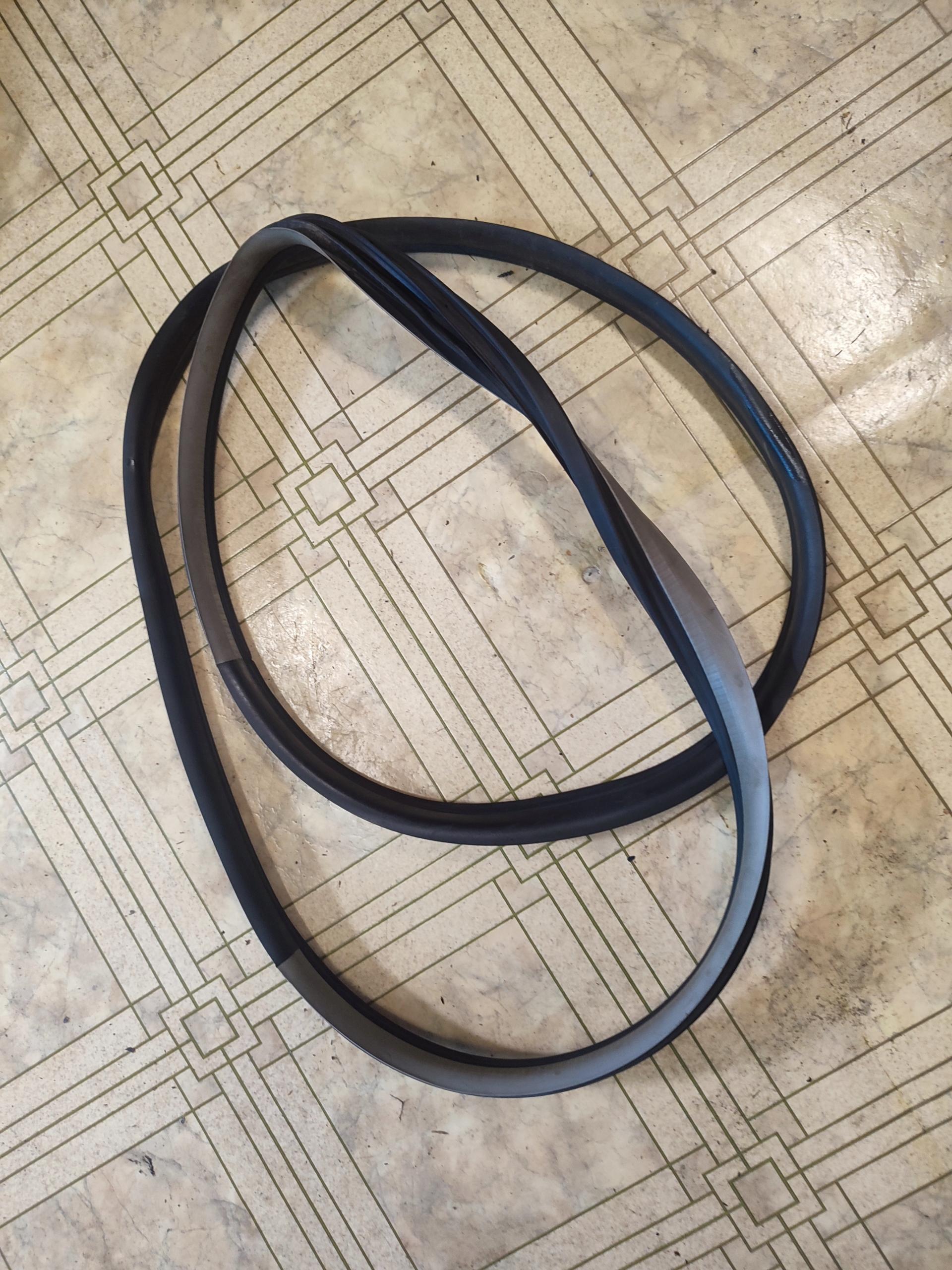 Ущільнювач дверей передній лівий Opel astra H бежевий