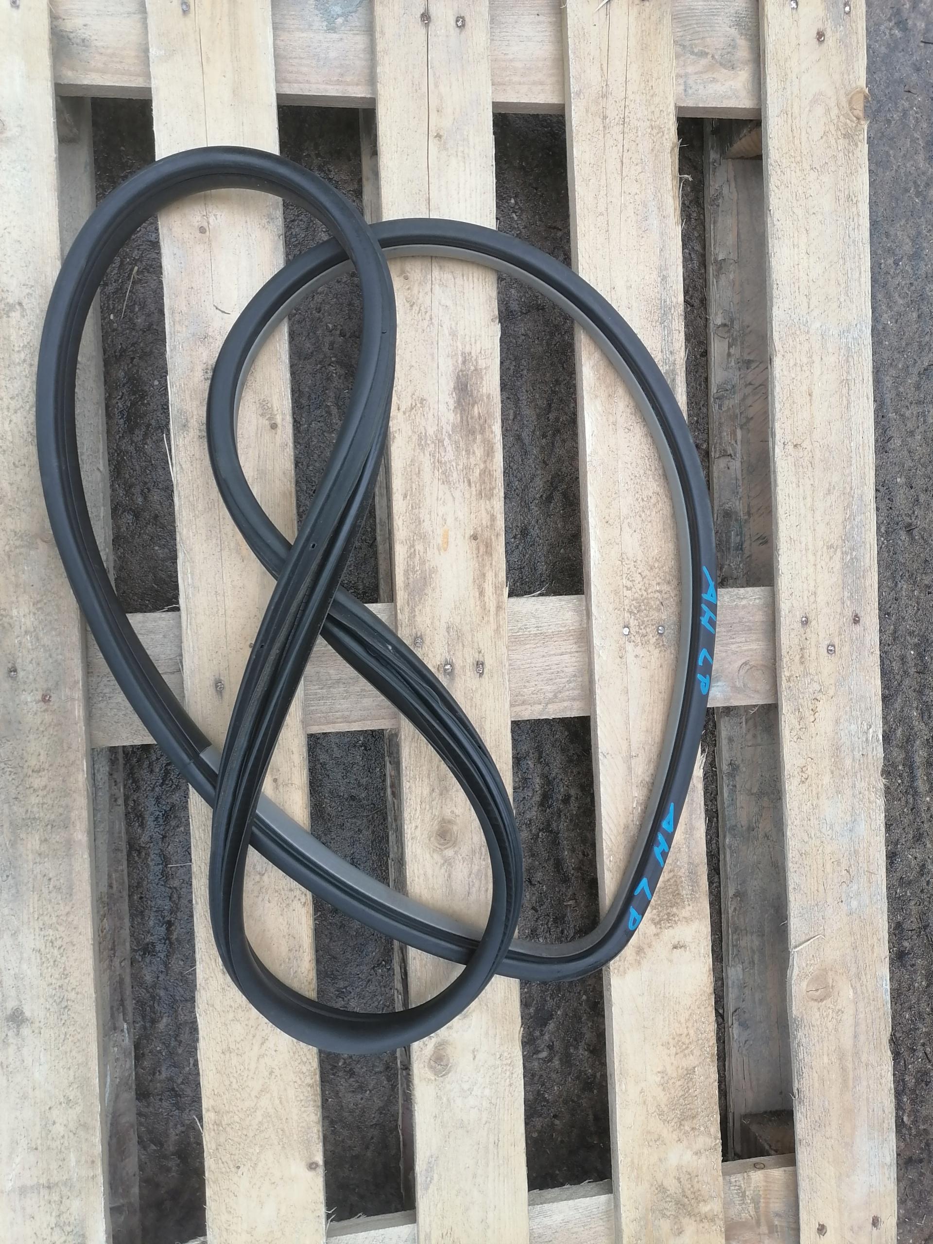 Уплотнитель двери левый передний astra h бежевый