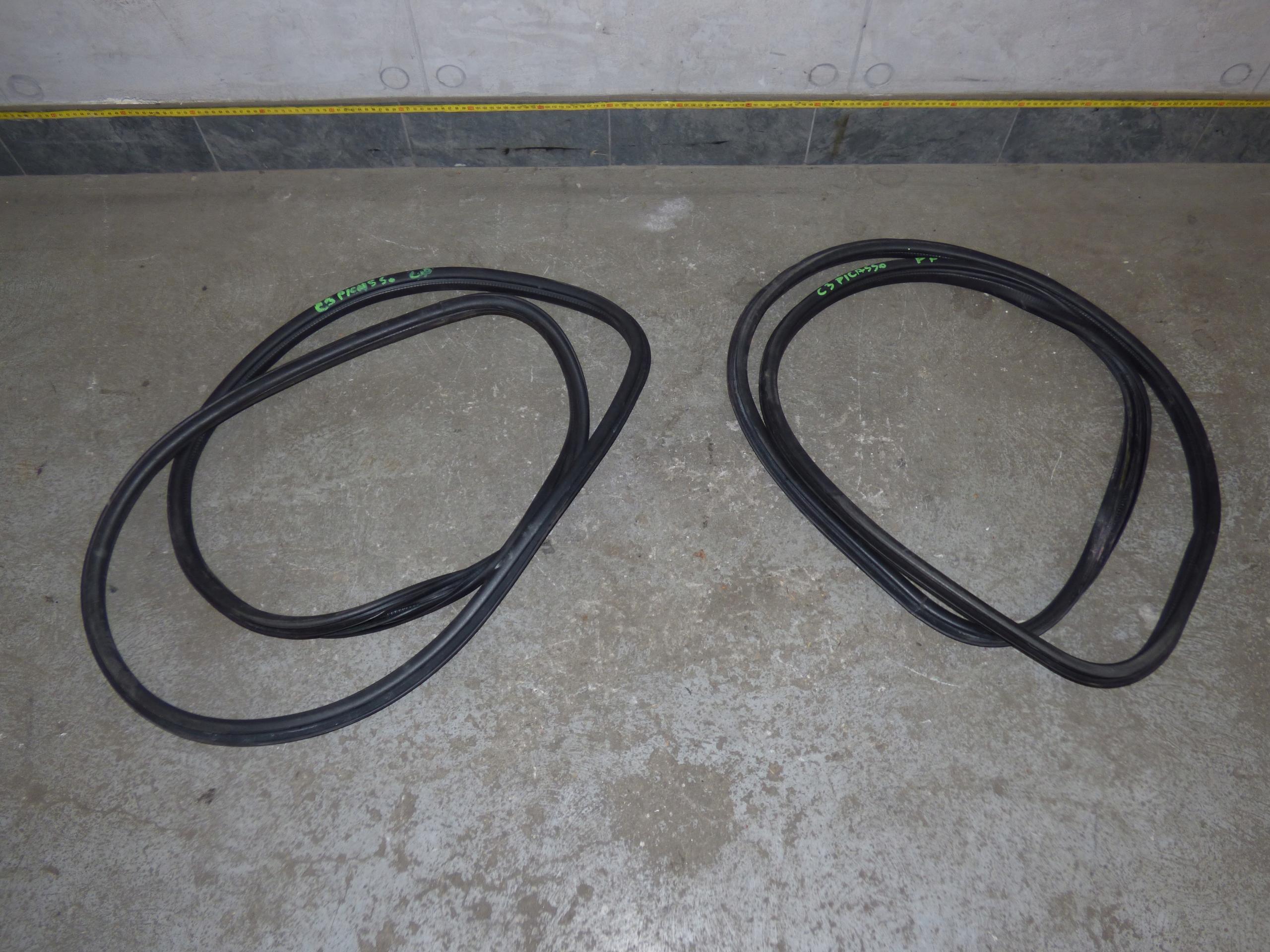 Ущільнювач дверей правий лівий CITROEN C3 PICASSO