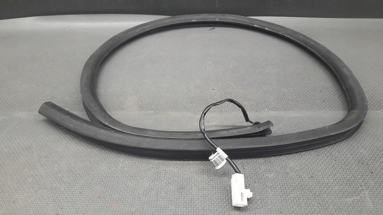 Ущільнювач дверей правий передній FIAT STILO 3D 02-06r