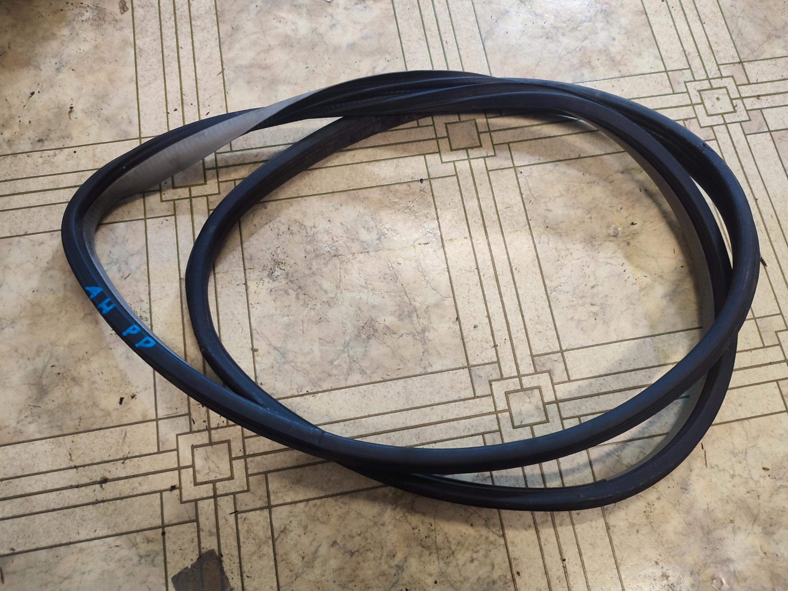 Ущільнювач дверей правий передній Opel Astra H бежевий