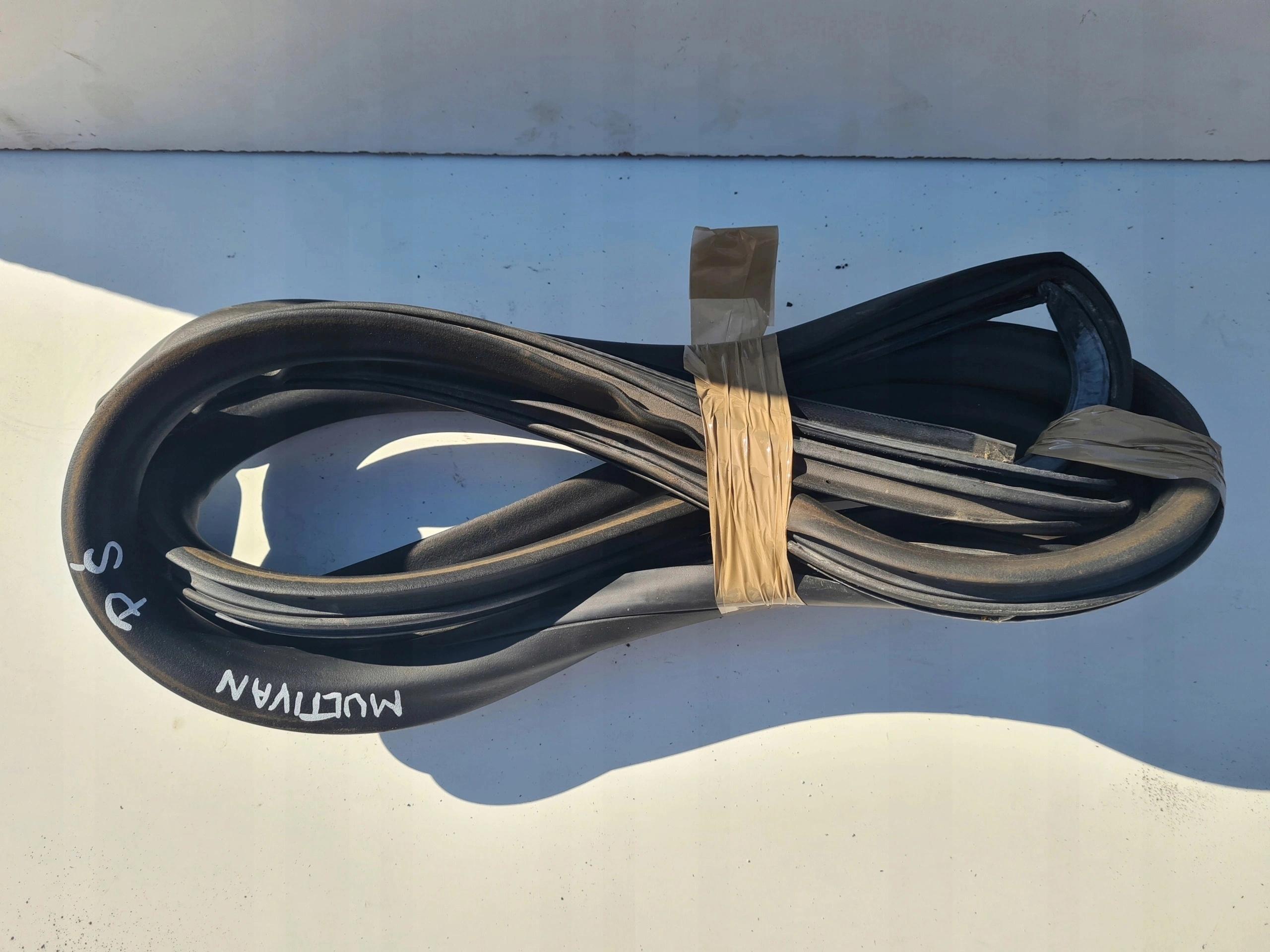 Ущільнювач розсувних дверей правий VW T5 MULTIVAN