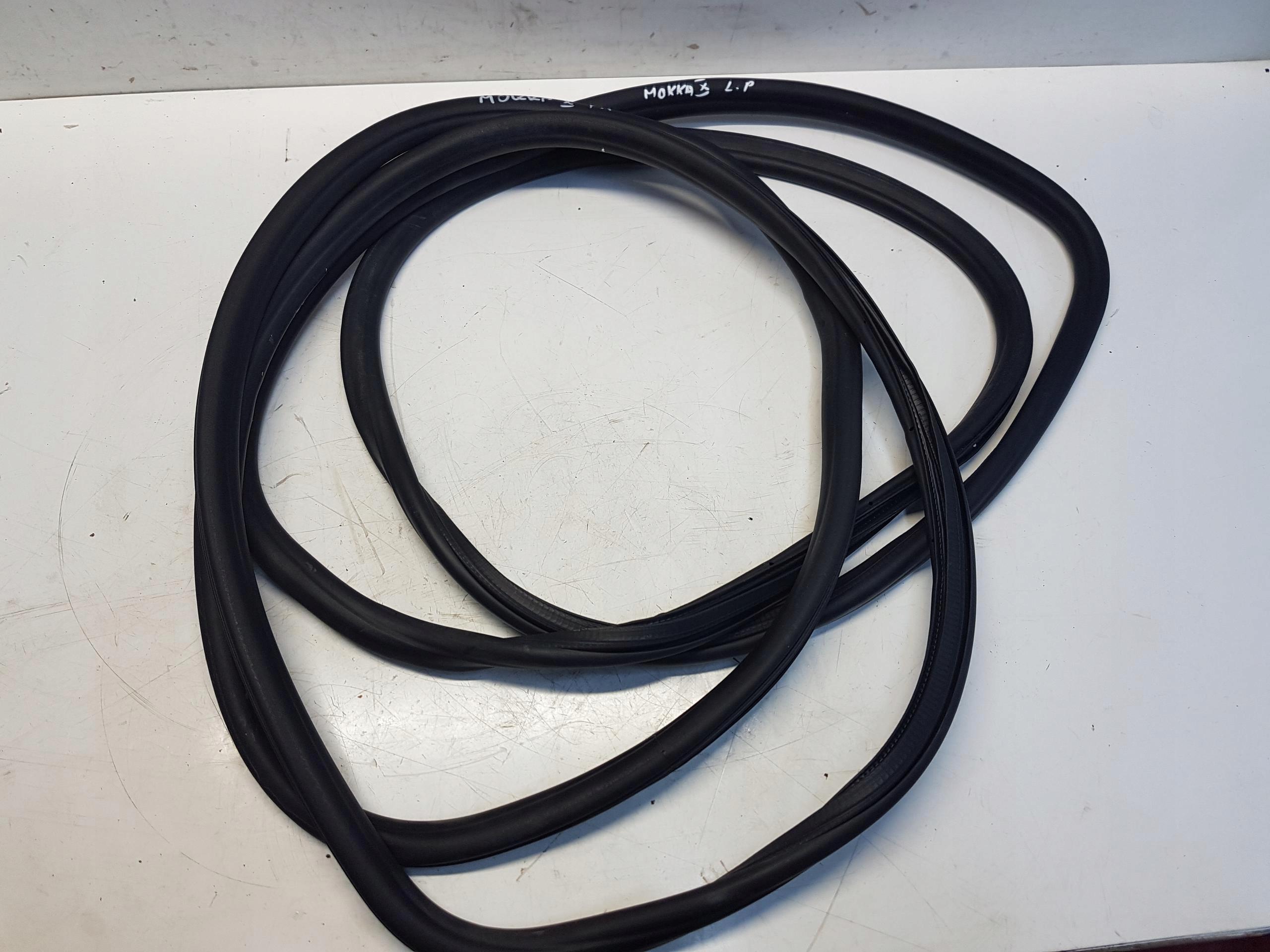 Уплотнитель двери передний левый правый OPEL MOKKA X LIFT