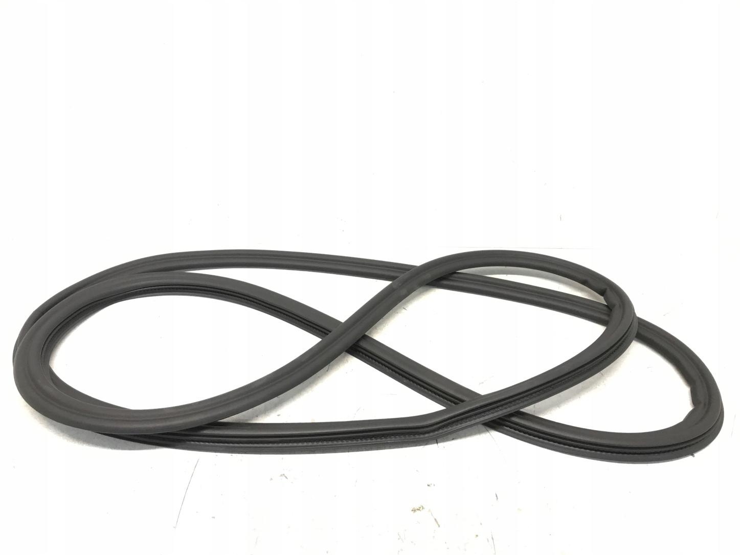 Ущільнення кришки багажника vw tiguan II 5na827705a