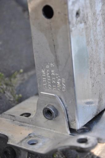 51 11 - кронштейн переднего бампера Нижний BMW F01-04