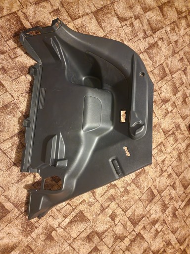 Yaris III бекон багазника лівий 64740-0D331