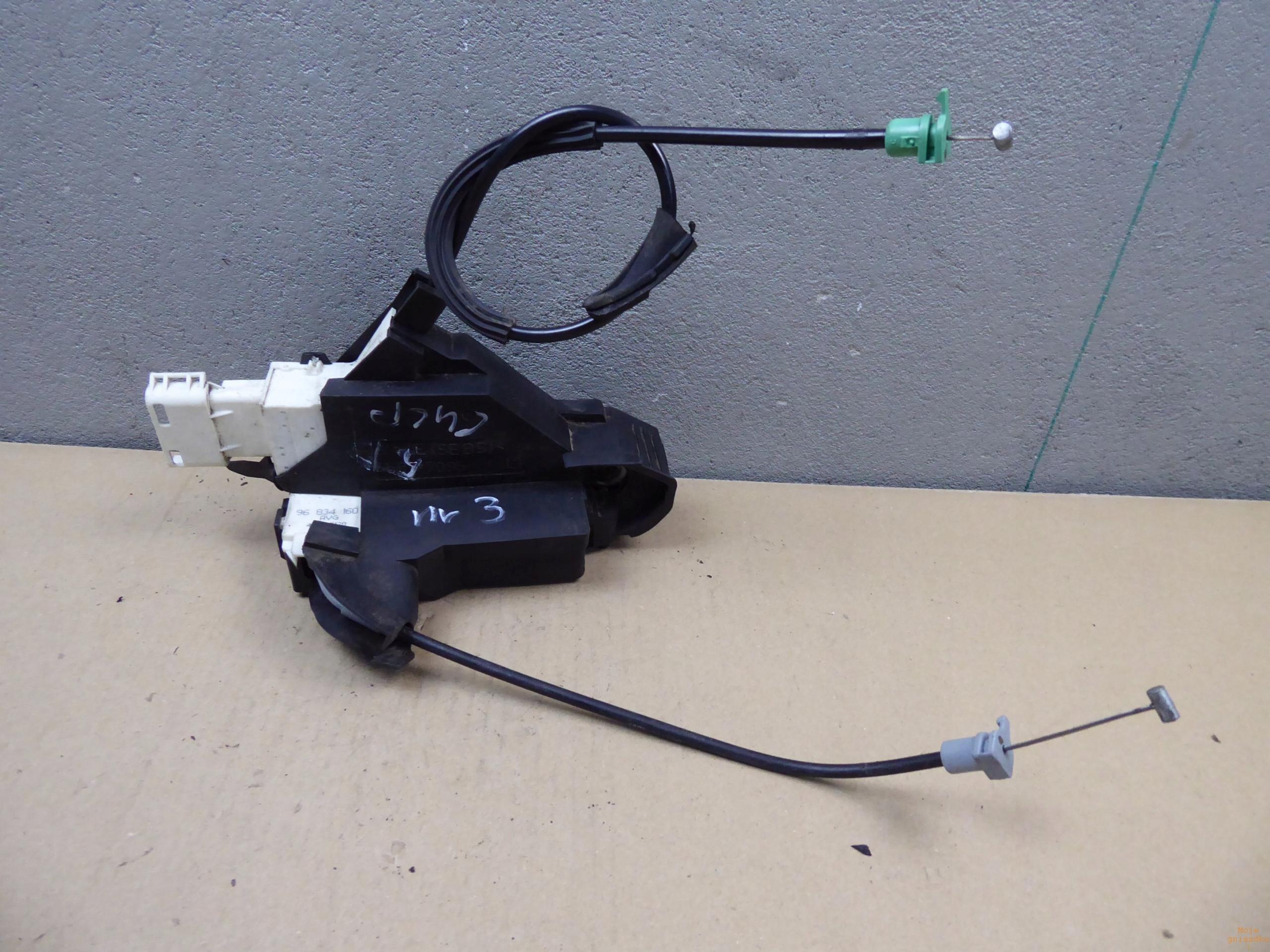 Замок двери CITROEN C4 и левый передний 96834160 avg