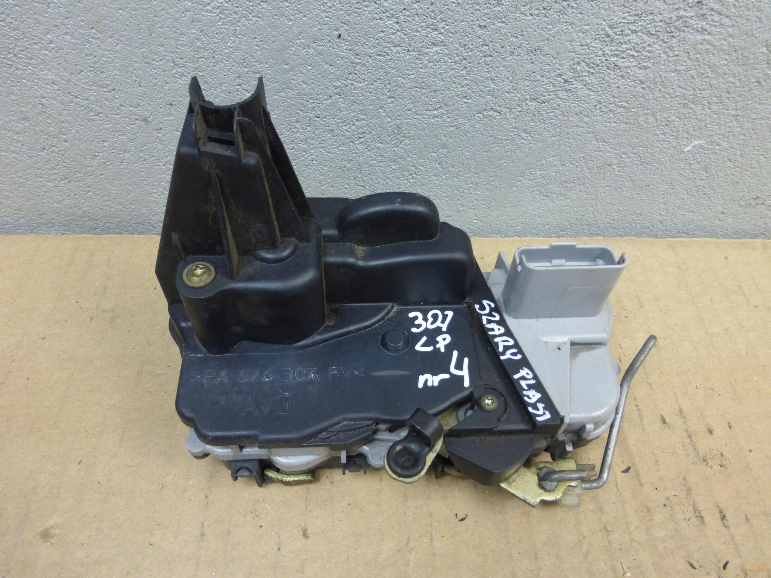 9135.Z0 9135Z0 - замок дверей PEUGEOT 307 лівий передній Європа