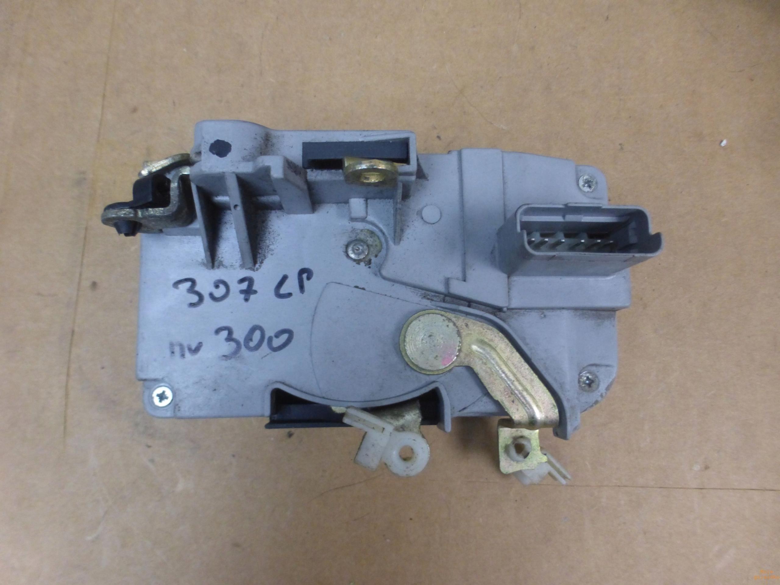 Замок двери PEUGEOT 307 передний левый